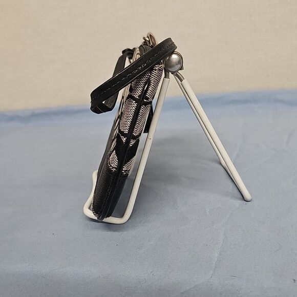 COACH SIGNATURE STRIPE WRISTLET BFPM-06-244 - Picture 2 of 5